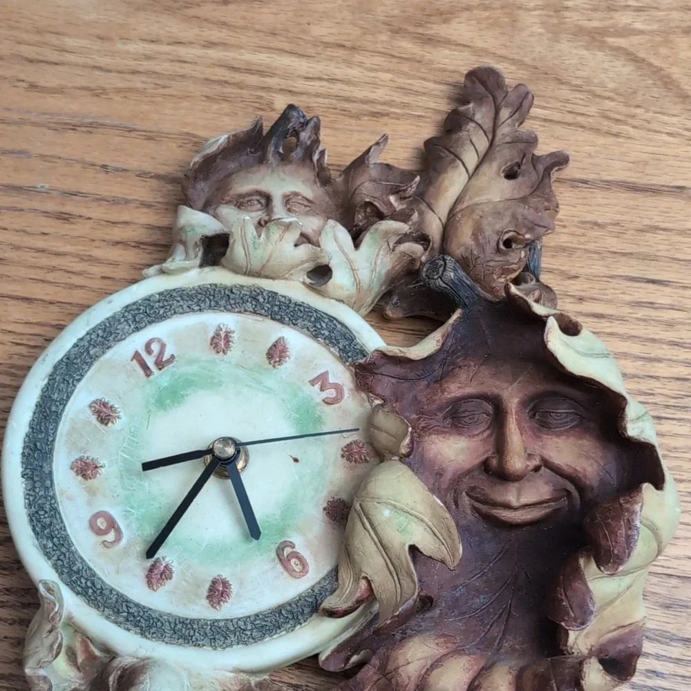 1997 Innovation Vancouver OakLeaf Face Collection Fall Decor Wall Clock